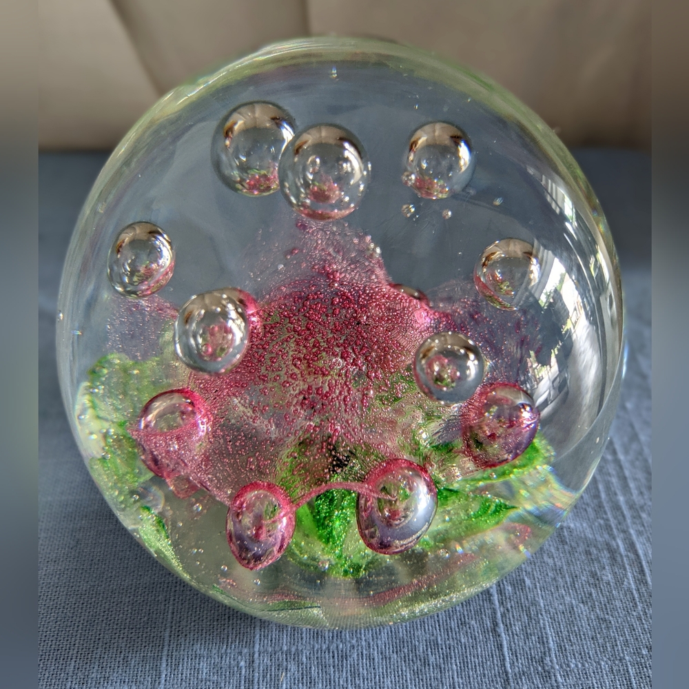 Vintage Dynasty Gallery Heirloom Collectible Glass Paperweight, 1970's